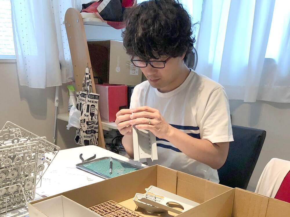 黙々と作業する私(妻撮影)