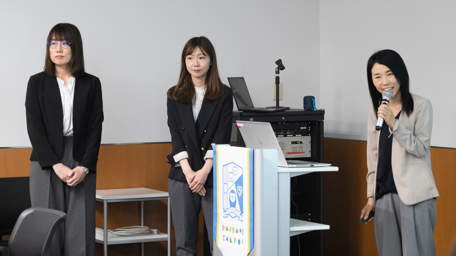 画像：南海電気鉄道株式会社　人事部（人財・組織開発担当）　課長　中村 美紗子　様　課長補佐　小島 晴子　様　上級主任　田頭 亜佳音　様